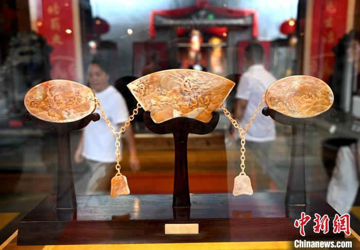蓝狮平台官方：福州：市民赏匠心品戏韵乐享周末